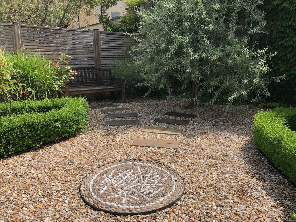 Chestnuts House Boutique B&B Bath Exterior photo The well at the centre of the village
