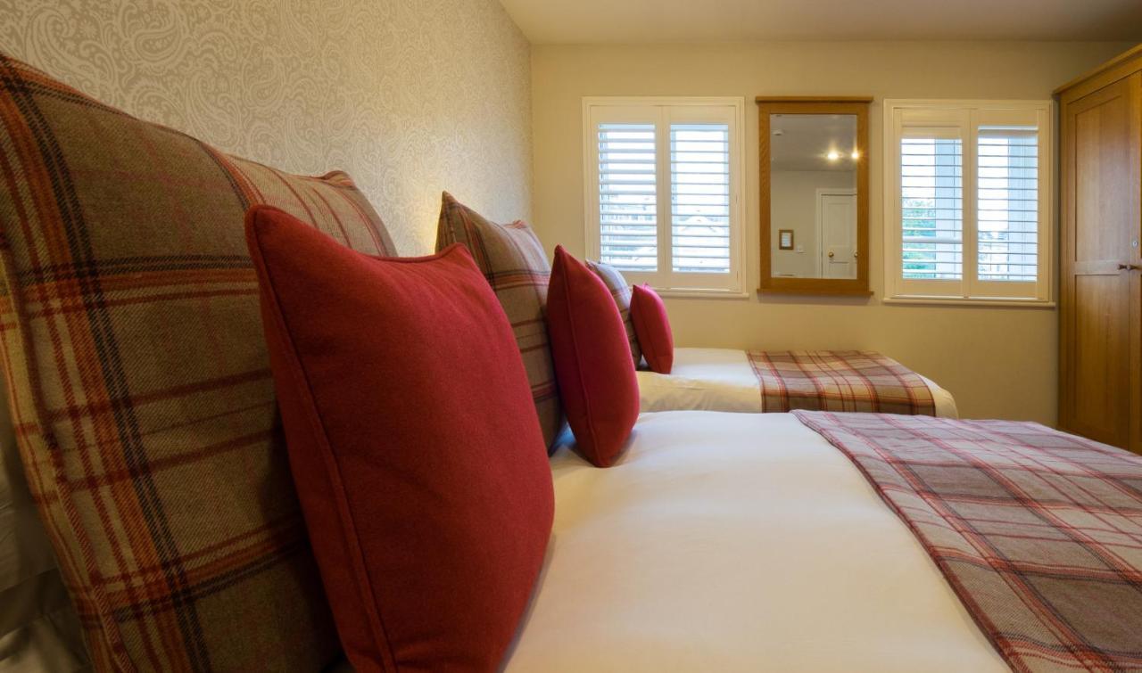 Chestnuts House Boutique B&B Bath Exterior photo A bedroom at the hotel