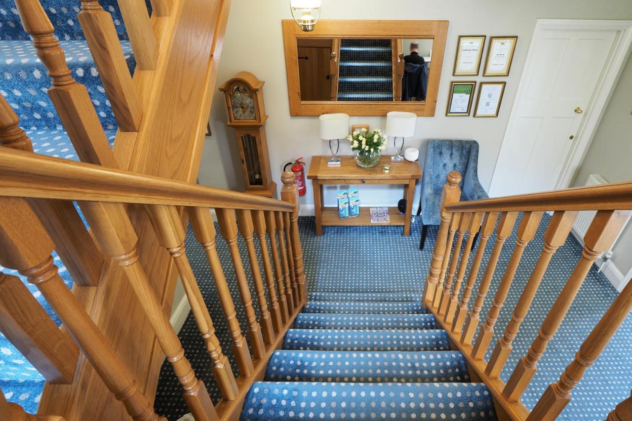 Chestnuts House Boutique B&B Bath Exterior photo The staircase at the entrance to the hotel